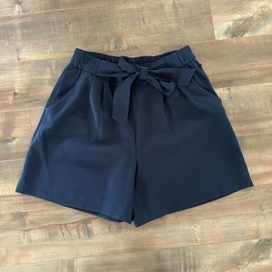 Lululemon noir shorts 5.5”